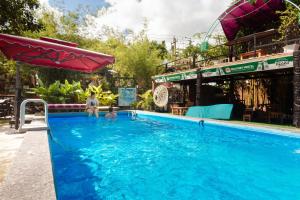Bazén v ubytování Serendipity Experience Hoi An Hostel nebo v jeho okolí