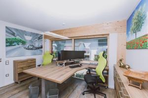TV a/nebo společenská místnost v ubytování Guggis boarding Fewo inkl Büro
