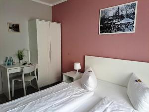 Postel nebo postele na pokoji v ubytování Hotel Altes Badehaus