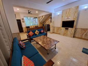 TV a/nebo společenská místnost v ubytování 4 BHK Private Villa Near Calangute