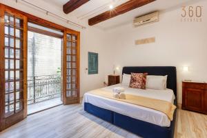 Llit o llits en una habitació de Charming 4BR House of Character with private pool By 360 Estates
