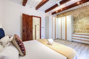 Llit o llits en una habitació de Charming 4BR House of Character with private pool By 360 Estates