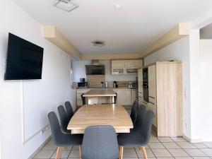 Kuchyň nebo kuchyňský kout v ubytování Schöne Apartments I private Parkplätze I home2share