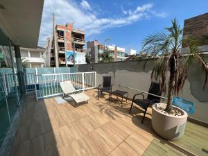 Μπαλκόνι ή βεράντα στο Apartamento confortável com piscina