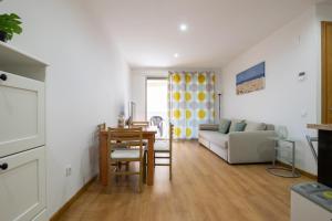 Area soggiorno di FiveStepsToSea - Beach Apartment Valencia