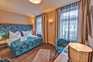 a hotel room with a bed and a window at SPREE Hotel in der Altstadt in Lübbenau