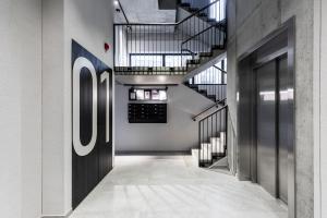 Fotografie z fotogalerie ubytování Stylish loft with terrace Paupys, Old town v destinaci Vilnius
