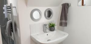 Koupelna v ubytování Comfort Stay Sussex 5-bed