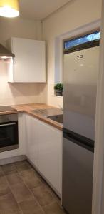 Kuchyň nebo kuchyňský kout v ubytování Comfort Stay Sussex 5-bed + 13 fotografií