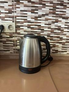 Utensilios para hacer té y café en Overland Residence