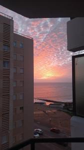 Blick auf den Sonnenuntergang vom Balkon eines Gebäudes in der Unterkunft El MIRADOR in El Puerto de Santa María