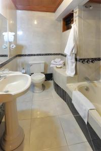 Koupelna v ubytování Hotel El Puma