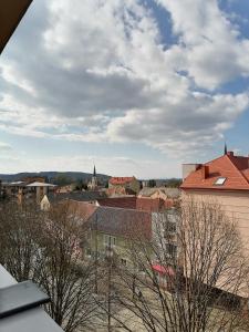 Nespecifikovaný výhled na destinaci Szentgotthárd nebo výhled na město při pohledu z apartmánu