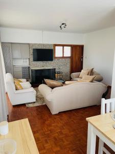 Μια τηλεόραση ή/και κέντρο ψυχαγωγίας στο Immaculate Home in Avondale West - 2166