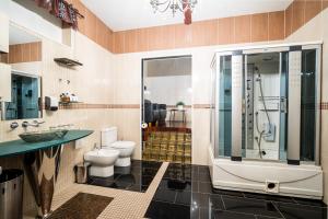 ห้องน้ำของ Enter Tromsø Ultimate Luxury - Jacuzzi & Sauna +8 ภาพ