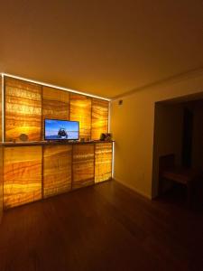 Телевизор и/или развлекательный центр в Prince Suite Palermo