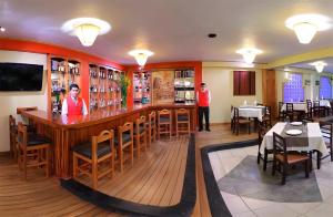 Lounge nebo bar v ubytování Hotel El Puma