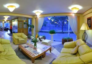 Posezení v ubytování Hotel El Puma