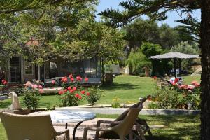 a patio with a table and chairs in a yard at Simatos αpARTments & Studios in Lassi