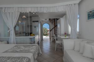 Postel nebo postele na pokoji v ubytování Caldera View Private Villa + 37 fotografií