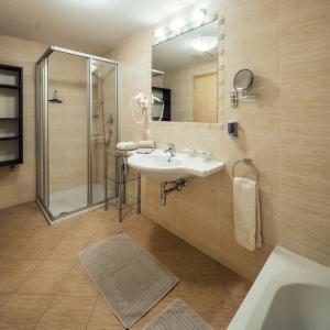 a bathroom with a sink and a shower and a mirror at Schimpfösslhof in Fiss