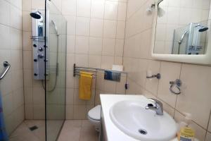 Koupelna v ubytování Estupendo bungalow cerca del mar + 14 fotografií