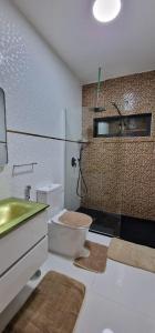 Bathroom sa SUITES-HOME, CIDADELA