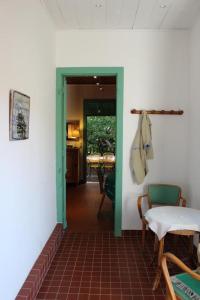 a hallway with a room with a table and chairs at Le rivage in Biscarrosse-Plage +7 photos