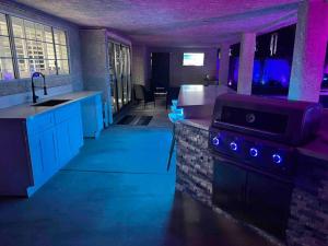 Plush Las Vegas Retreat 5 min from Strip