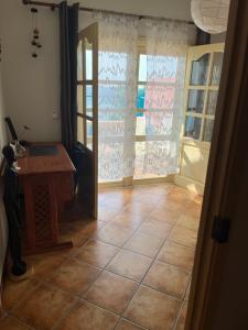 Φωτογραφία από το άλμπουμ του Splendid Guest Suite with Separate Private Ocean View Terrace στην Πράγια