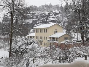 a large house in the snow with trees and bushes at Sophienquelle Schweizermühle in Schweizermühle