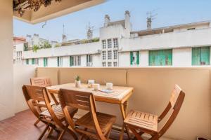 Un balcón o terraza en Appartement deux chambres sur le Vieux Port avec clim