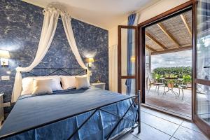 a bedroom with a bed with a blue wall at Agriturismo Cesani in San Gimignano