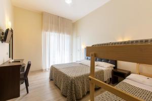 Postel nebo postele na pokoji v ubytování Hotel Gardenia + 37 fotografií