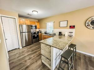a kitchen with a counter and a stove top oven at Urban Paradise: Stylish Getaway near Buschgardens in Tampa