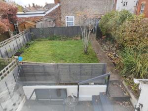 a garden with a bench in a yard at Daisy Cottage in Warminster