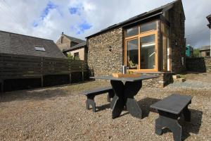 a picnic table and bench in front of a building at Orchard Nook - Sleeps 4, 2 Bedrooms (one ensuite) in Kendal