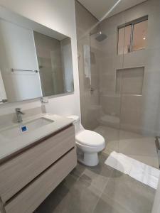 a bathroom with a toilet and a sink and a shower at Exclusivo Apartamento Frente al mar in Gaira