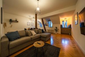 Oleskelutila majoituspaikassa Old town apt in the heart of Thun with garden