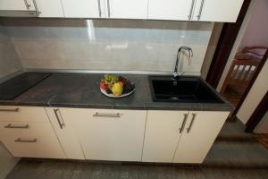 Kuchyň nebo kuchyňský kout v ubytování Apartment Sarita