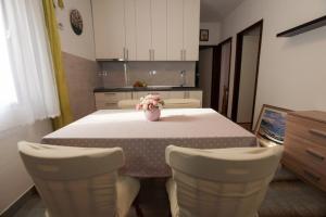Kuchyň nebo kuchyňský kout v ubytování Apartment Sarita