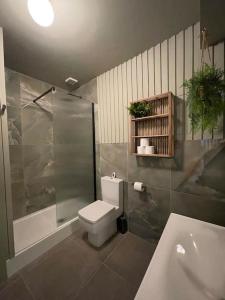 a bathroom with a toilet and a shower and a sink at Stylish studio suite in the heart of Brighton in Brighton & Hove