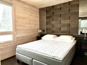 Postel nebo postele na pokoji v ubytování Hietavilla Borealis