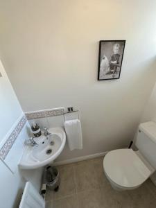 Et badeværelse på Newly refurbished 2 bed- Didcot