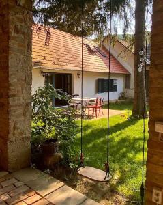 En have udenfor ZebRegény Vendégház + 8 billeder