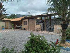 Κήπος έξω από το chalé recanto Monte fuji