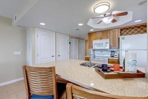 Кухня или мини-кухня в The Resort on Cocoa Beach
