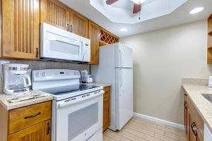 Кухня или мини-кухня в The Resort on Cocoa Beach
