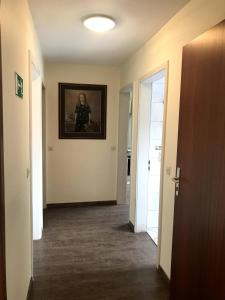 a hallway with a woman in a painting on the wall at Appartment Hotel Garni Elisabeth in Göppingen
