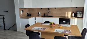 Kuchyň nebo kuchyňský kout v ubytování Leszka Loft Apartment